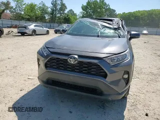 2021 Toyota RAV4 XLE Premium z VIN 2T3C1RFVXMW157425, wystawiony jako Copart lot #61315765 z przebiegiem 54 379 mil mil oraz Szkoda całkowita • Salvage title. Historia ofert i sprzedaży dostępna na DreamBid. Obrazek 15.