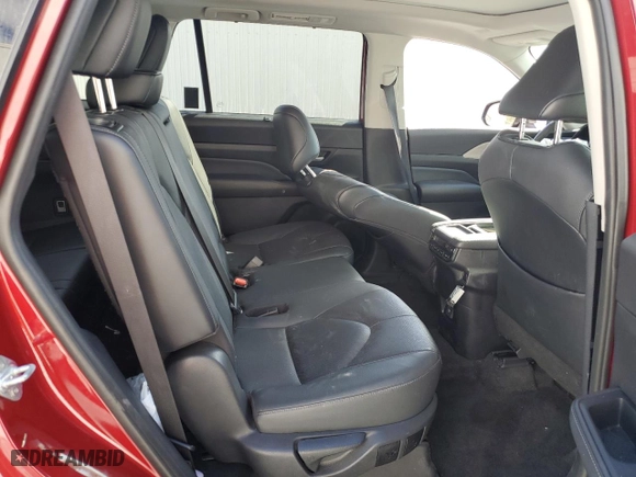 2024 Toyota Grand Highlander XLE with VIN 5TDAAAA5XRS004424, listed as a Copart auction lot 45031075 with 32,439 mi miles and Clean Title. Bid and sale history available at carsss.com. Image 10.