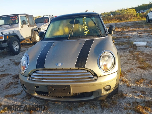 2007 MINI Hardtop with VIN WMWMF33587TU60750, listed as a IAAI auction lot 40640995 with Not Provided miles and . Bid and sale history available at DreamBid. Image 12.