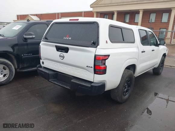 2024 Nissan Frontier PRO-4X with VIN 1N6ED1EK8RN624894, listed as a IAAI auction lot 41962547 with 62,818 mi miles. Bid and sale history available at carsss.com. Image 4.