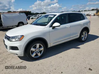 2014 Volkswagen Touareg Lux z VIN WVGEF9BP4ED011436, wystawiony jako Copart lot #74207144 z przebiegiem 207 059 mil mil oraz Szkody całkowita. Historia ofert i sprzedaży dostępna na DreamBid. Obrazek 1.