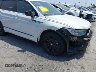 2022 Volkswagen Tiguan SE R-Line Black с VIN 3VVCB7AX1NM078210, выставлен на аукционе IAAI как лот 42374836 с пробегом 37 774 миль миль и . История ставок и продаж доступна на DreamBid. Изображение 1.
