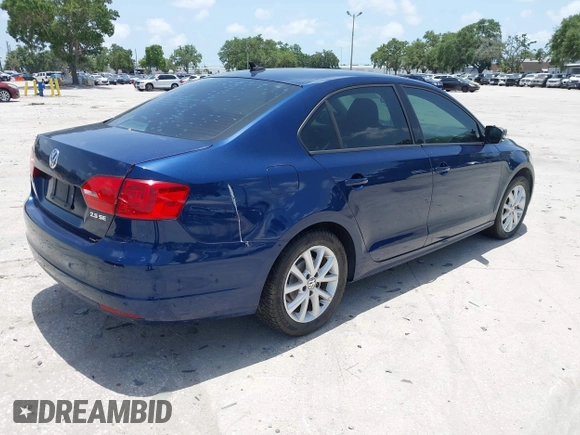 2011 Volkswagen Jetta SE with VIN 3VWDX7AJ2BM013231, listed as a IAAI auction lot 42400713 with 117,923 mi miles and . Bid and sale history available at DreamBid. Image 4.