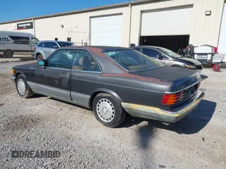 1986 Mercedes-Benz 560 z VIN WDBCA45D7GA200289, wystawiony jako IAAI lot #42313986 z przebiegiem 203 457 mil mil oraz . Historia ofert i sprzedaży dostępna na DreamBid. Obrazek 3.