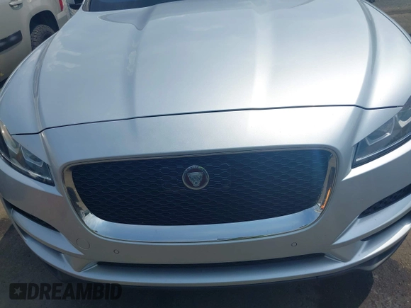 2019 Jaguar F-Pace 25t Premium z VIN SADCJ2FX2KA367462, wystawiony jako IAAI lot #42581132 z przebiegiem 98 706 mil mil oraz . Historia ofert i sprzedaży dostępna na DreamBid. Obrazek 6.