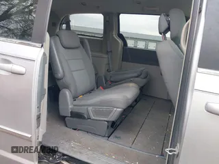 2010 Chrysler Town & Country Touring z VIN 2A4RR5D16AR305744, wystawiony jako IAAI lot #42159653 z przebiegiem 189 993 mil mil oraz . Historia ofert i sprzedaży dostępna na DreamBid. Obrazek 8.