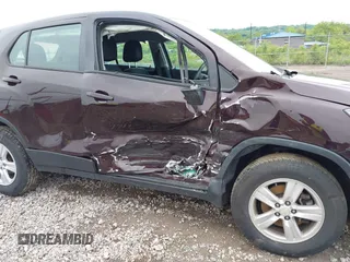2021 Chevrolet Trax LS z VIN KL7CJNSB2MB360206, wystawiony jako IAAI lot #42337029 z przebiegiem 39 541 mil mil oraz . Historia ofert i sprzedaży dostępna na DreamBid. Obrazek 6.