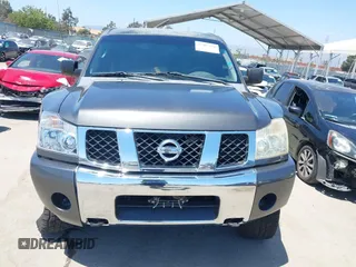2006 Nissan Titan XE z VIN 1N6AA06B06N551578, wystawiony jako IAAI lot #42403828 z przebiegiem 143 420 mil mil oraz . Historia ofert i sprzedaży dostępna na DreamBid. Obrazek 12.