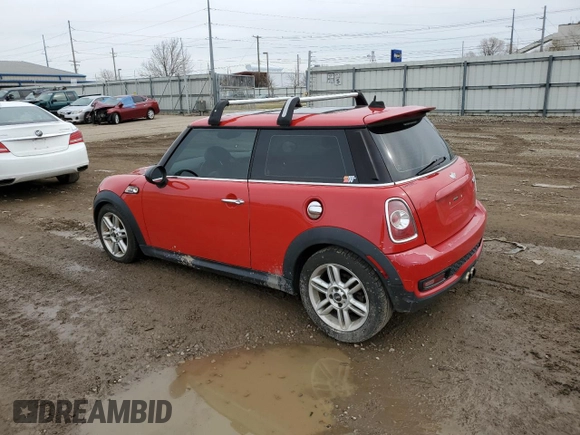 2012 MINI Hardtop S z VIN WMWSV3C54CTY19371, wystawiony jako Copart lot #49399615 z przebiegiem 240 306 mil mil oraz Szkoda całkowita • Salvage title. Historia ofert i sprzedaży dostępna na DreamBid. Obrazek 2.