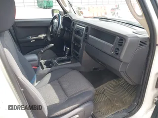2010 Jeep Commander Sport z VIN 1J4RH4GK4AC140982, wystawiony jako IAAI lot #42344821 z przebiegiem 179 476 mil mil oraz . Historia ofert i sprzedaży dostępna na DreamBid. Obrazek 5.