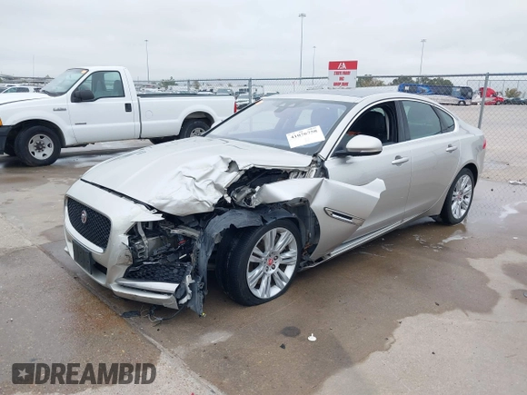 2017 Jaguar XF 35t Premium with VIN SAJBD4BV4HCY27802, listed as a IAAI auction lot 41076758 with 106,298 mi miles. Bid and sale history available at carsss.com. Image 19.