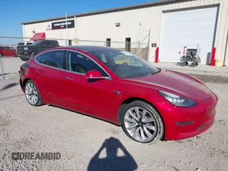 2018 Tesla Model 3 Long Range Battery z VIN 5YJ3E1EA5JF011035, wystawiony jako IAAI lot #40670739 z przebiegiem 74 072 mil mil oraz . Historia ofert i sprzedaży dostępna na DreamBid. Obrazek 1.