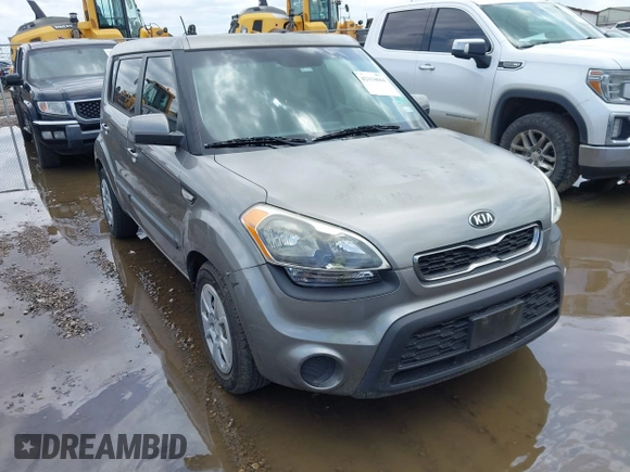 2013 Kia Soul with VIN KNDJT2A51D7622685, listed as a IAAI auction lot 42114664 with 96,453 mi miles. Bid and sale history available at carsss.com. Image 1.