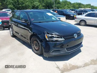 2013 Volkswagen Jetta SE z VIN 3VWDX7AJ8DM256805, wystawiony jako IAAI lot #42457900 z przebiegiem 236 442 mil mil oraz . Historia ofert i sprzedaży dostępna na DreamBid. Obrazek 1.