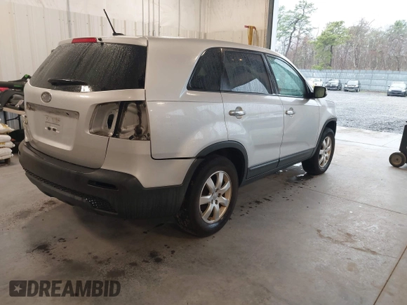2012 Kia Sorento LX z VIN 5XYKT4A12CG220012, wystawiony jako IAAI lot #41961319 z przebiegiem 132 700 mil mil oraz . Historia ofert i sprzedaży dostępna na DreamBid. Obrazek 4.