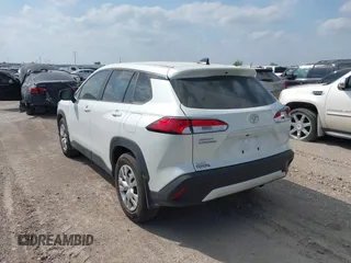 2023 Toyota Corolla Cross L z VIN 7MUAAAAG7PV070367, wystawiony jako IAAI lot #41794154 z przebiegiem 21 407 mil mil oraz . Historia ofert i sprzedaży dostępna na DreamBid. Obrazek 3.