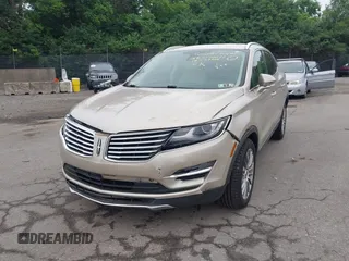 2017 Lincoln MKC Reserve z VIN 5LMCJ3D93HUL57805, wystawiony jako IAAI lot #42425633 z przebiegiem 40 010 mil mil oraz . Historia ofert i sprzedaży dostępna na DreamBid. Obrazek 6.