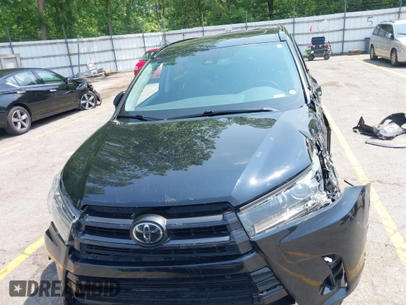 2018 Toyota Highlander SE with VIN 5TDJZRFH6JS496061, listed as a IAAI auction lot 42438105 with 76,637 mi miles and . Bid and sale history available at DreamBid. Image 12.