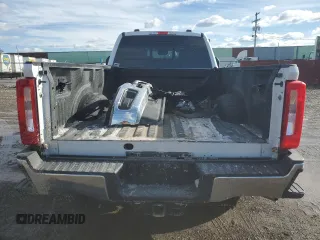 2023 Ford F-350 z VIN 1FT8X3BA1PED26053, wystawiony jako Copart lot #42484225 z przebiegiem 5 648 mil mil oraz Szkoda całkowita • Salvage title. Historia ofert i sprzedaży dostępna na DreamBid. Obrazek 6.