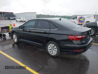 2020 Volkswagen Jetta S z VIN 3VWCB7BU0LM054526, wystawiony jako IAAI lot #42102027 z przebiegiem 75 780 mil mil oraz . Historia ofert i sprzedaży dostępna na DreamBid. Obrazek 3.