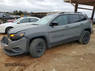 2022 Jeep Cherokee X z VIN 1C4PJMCX8ND539770, wystawiony jako Copart lot #43988725 z przebiegiem 36 309 mil mil oraz Szkoda całkowita • Salvage title. Historia ofert i sprzedaży dostępna na DreamBid. Obrazek 1.