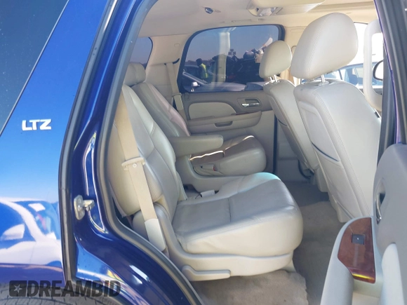2010 Chevrolet Tahoe LTZ z VIN 1GNUCCE08AR266535, wystawiony jako IAAI lot #41154068 z przebiegiem 212 010 mil mil oraz . Historia ofert i sprzedaży dostępna na DreamBid. Obrazek 8.