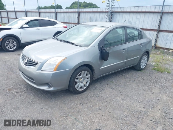 2010 Nissan Sentra S z VIN 3N1AB6AP2AL651182, wystawiony jako IAAI lot #42463092 z przebiegiem 131 556 mil mil oraz . Historia ofert i sprzedaży dostępna na DreamBid. Obrazek 2.