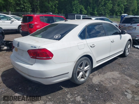 2014 Volkswagen Passat SEL Premium z VIN 1VWCN7A38EC069585, wystawiony jako IAAI lot #42236658 z przebiegiem 62 861 mil mil oraz . Historia ofert i sprzedaży dostępna na DreamBid. Obrazek 4.