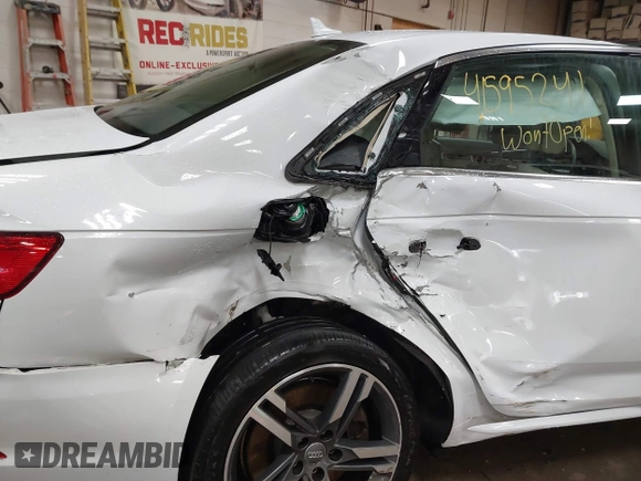 2017 Audi A4 Premium Plus z VIN WAUENAF45HN039427, wystawiony jako IAAI lot #41595241 z przebiegiem 64 605 mil mil oraz . Historia ofert i sprzedaży dostępna na DreamBid. Obrazek 17.