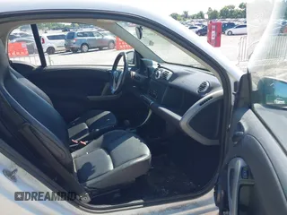2015 Smart fortwo Passion z VIN WMEEJ3BA4FK791268, wystawiony jako IAAI lot #42496547 z przebiegiem 257 540 mil mil oraz . Historia ofert i sprzedaży dostępna na DreamBid. Obrazek 5.
