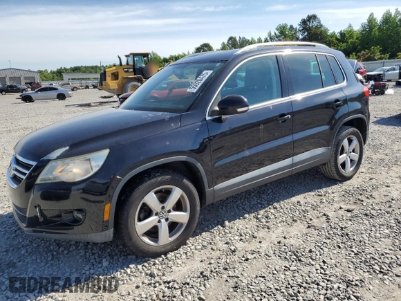 2010 Volkswagen Tiguan Wolfsburg Edition z VIN WVGAV7AX2AW527803, wystawiony jako Copart lot #55920475 z przebiegiem 107 682 mil mil oraz Szkoda całkowita • Salvage title. Historia ofert i sprzedaży dostępna na DreamBid. Obrazek 1.