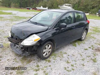 2009 Nissan Versa SL z VIN 3N1BC13E49L488417, wystawiony jako IAAI lot #41943795 z przebiegiem 221 010 mil mil oraz . Historia ofert i sprzedaży dostępna na DreamBid. Obrazek 17.