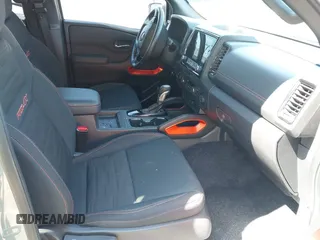2023 Nissan Frontier Pro-4X z VIN 1N6ED1EKXPN641323, wystawiony jako IAAI lot #42227180 z przebiegiem 25 199 mil mil oraz . Historia ofert i sprzedaży dostępna na DreamBid. Obrazek 5.