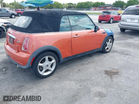 2007 MINI Convertible z VIN WMWRF33557TG16283, wystawiony jako IAAI lot #42331390 z przebiegiem 117 902 mil mil oraz . Historia ofert i sprzedaży dostępna na DreamBid. Obrazek 4.