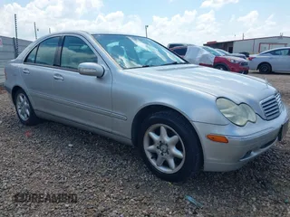 2002 Mercedes-Benz C 230/260/280/320 z VIN WDBRF61J42F280245, wystawiony jako IAAI lot #42522610 z przebiegiem 85 604 mil mil oraz . Historia ofert i sprzedaży dostępna na DreamBid. Obrazek 1.