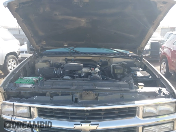 2000 Chevrolet Silverado 3500 z VIN 1GCHK33J0YF437640, wystawiony jako IAAI lot #41796214 z przebiegiem 139 411 mil mil oraz . Historia ofert i sprzedaży dostępna na DreamBid. Obrazek 10.