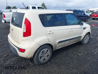 2013 Kia Soul with VIN KNDJT2A54D7497293, listed as a IAAI auction lot 41879637 with 111,252 mi miles. Bid and sale history available at carsss.com. Image 4.
