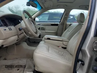 2006 Lincoln Town Car Signature z VIN 1LNHM81W76Y647607, wystawiony jako Copart lot #55507165 z przebiegiem 196 468 mil mil oraz Szkody całkowita. Historia ofert i sprzedaży dostępna na DreamBid. Obrazek 7.