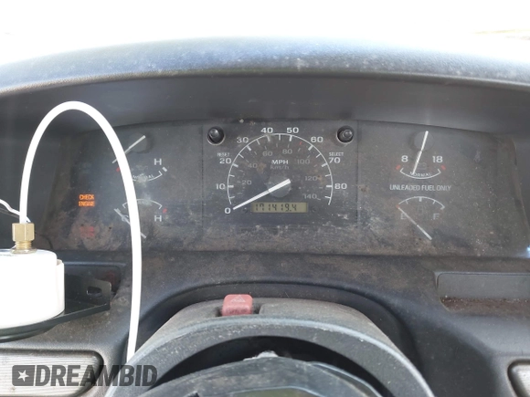 1992 Ford F-150 with VIN 1FTDF15Y1NPA17490, listed as a IAAI auction lot 41970697 with 171,419 mi miles. Bid and sale history available at carsss.com. Image 7.