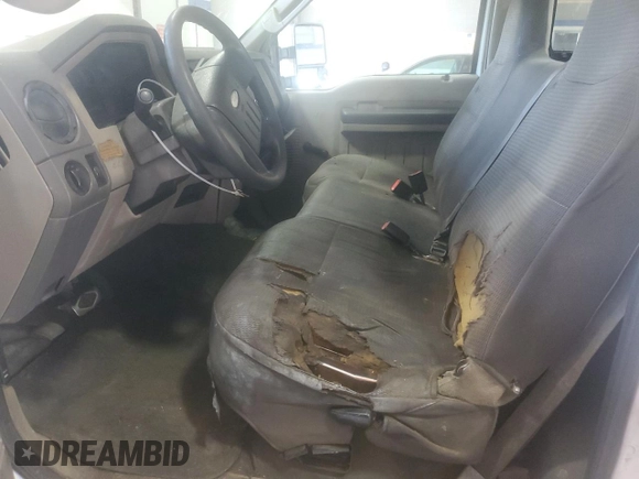 2008 Ford F-350 z VIN 1FTWF30568EA31774, wystawiony jako Copart lot #48388665 z przebiegiem 327 751 mil mil oraz Szkoda całkowita • Salvage title. Historia ofert i sprzedaży dostępna na DreamBid. Obrazek 7.