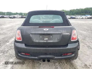 2013 MINI Convertible S с VIN WMWZP3C58DT550592, выставлен на аукционе Copart как лот 56250685 с пробегом 141 821 миль миль и Списание • Salvage title. История ставок и продаж доступна на DreamBid. Изображение 6.