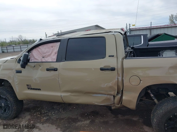 2017 Toyota Tundra 4WD SR5 with VIN 5TFDW5F16HX631528, listed as a IAAI auction lot 41829506 with 0 mi miles. Bid and sale history available at carsss.com. Image 14.