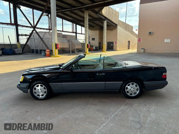 1995 Mercedes-Benz E 320 with VIN WDBEA66E8SC239370, listed as a Copart auction lot 55871605 with 119,102 mi miles and Salvage Title. Bid and sale history available at DreamBid. Image 12.