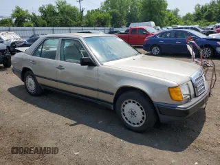 1989 Mercedes-Benz 300 E с VIN WDBEA30D8KA823147, выставлен на аукционе Copart как лот 60485455 с пробегом 126 614 миль миль и Списание • Salvage title. История ставок и продаж доступна на DreamBid. Изображение 4.