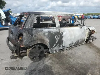 2008 MINI Hardtop with VIN WMWMF33538TU68160, listed as a Copart auction lot 61145425 with Not provided miles and Non repairable. Bid and sale history available at DreamBid. Image 3.