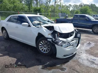 2013 Chrysler 300 z VIN 2C3CCAAG3DH528949, wystawiony jako IAAI lot #42258324 z przebiegiem 96 054 mil mil oraz . Historia ofert i sprzedaży dostępna na DreamBid. Obrazek 1.