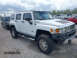 2008 Hummer H3 SUV with VIN 5GTEN13E288110980, listed as a IAAI auction lot 42088101 with 210,284 mi miles. Bid and sale history available at carsss.com. Image 1.