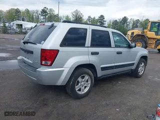 2005 Jeep Grand Cherokee Laredo with VIN 1J4GS48K75C644259, listed as a IAAI auction lot 42044878 with 250,841 mi miles. Bid and sale history available at carsss.com. Image 4.
