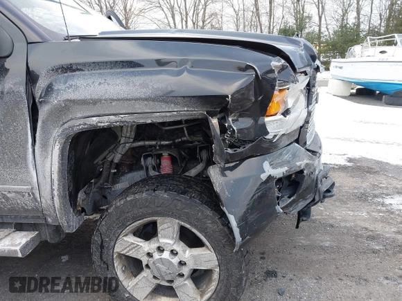 2016 GMC Sierra 2500HD Denali z VIN 1GT12UE81GF128498, wystawiony jako IAAI lot #41346398 z przebiegiem 164 532 mil mil oraz . Historia ofert i sprzedaży dostępna na DreamBid. Obrazek 18.