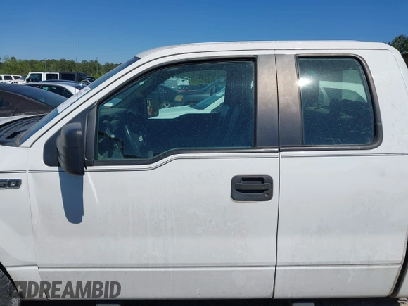 2013 Ford F-150 XL z VIN 1FTEX1CM9DFC46232, wystawiony jako IAAI lot #42032421 z przebiegiem 277 066 mil mil oraz . Historia ofert i sprzedaży dostępna na DreamBid. Obrazek 13.